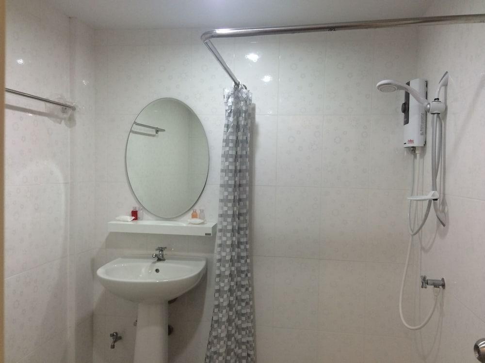 Double Dd House At Mrt Sutthisarn Bangkok Exterior foto